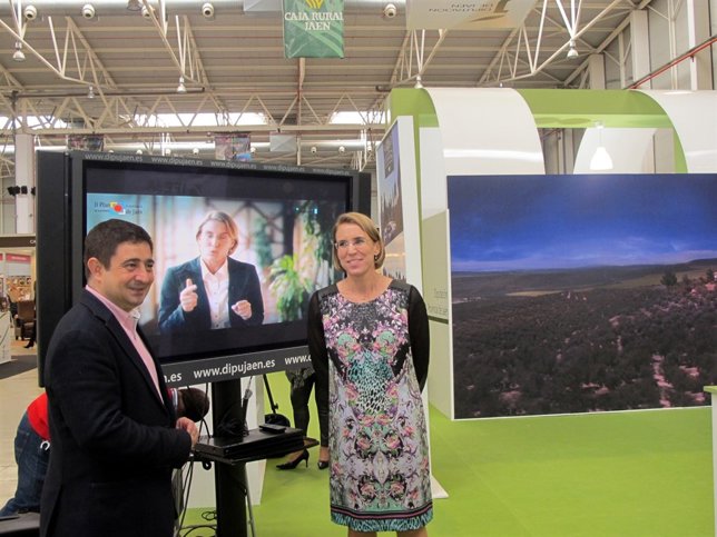 Reyes y Herrador presentan el vídeo sobre el II Plan Estratégico.