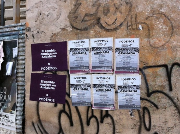 Carteles de Podemos en el Cuarto Real, un BIC