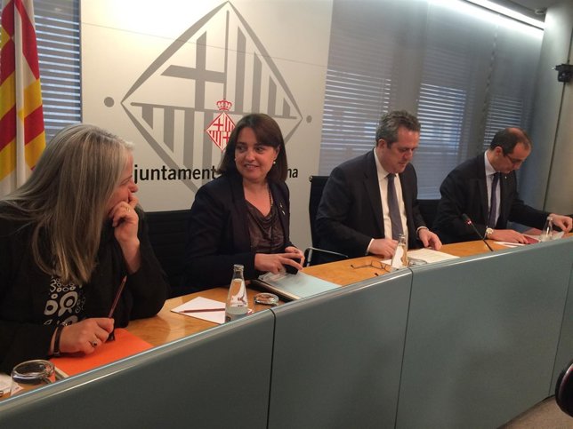 Los tenientes de alcalde Maite Fandos, Sònia Reansens, Joaquim Forn y A.Vives
