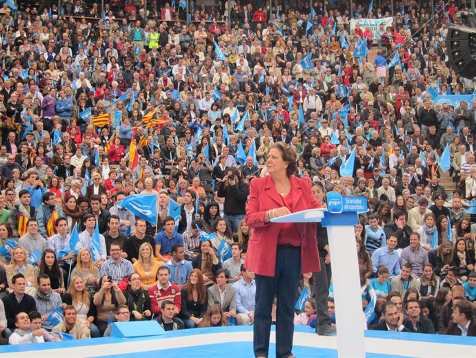 Rita Barberá En La Plaza De Toros De Valencia, En El Mitin Con Rajoy