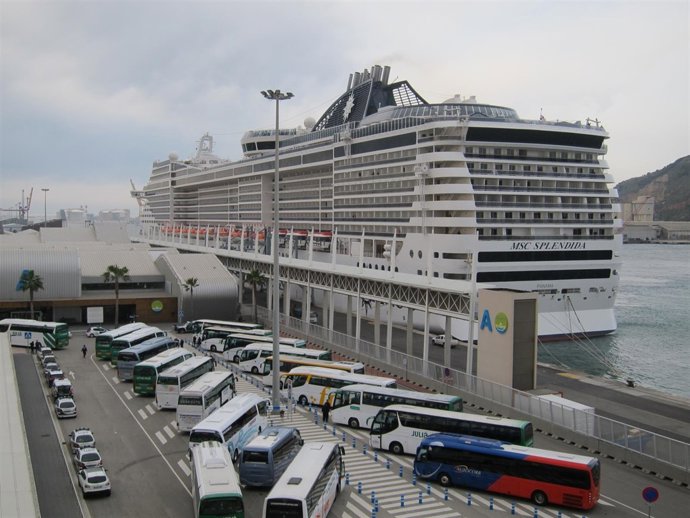 MSC Splendida regresado de Túnez