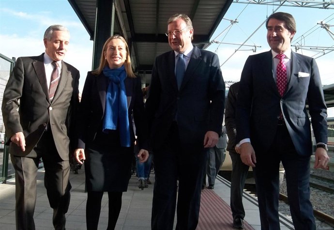 Viaje de la ministra de Fomento en tren experimental entre Valladolid y León