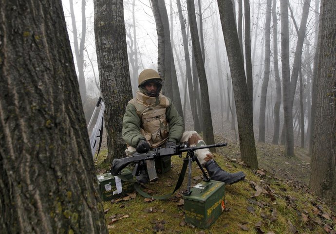 Soldado indio en Cachemira