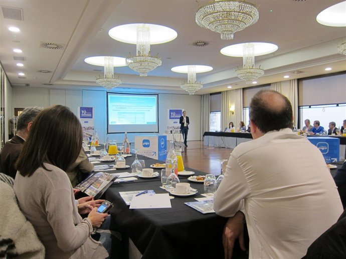 Desayuno informativo de De la Serna con empresarios 