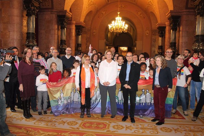 La pta.N.De Gispert recibe a familias gays y lesbianas
