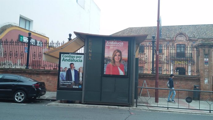 Carteles electorales en las calles de Sevilla