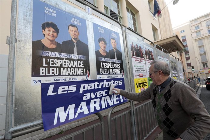 Carteles de las elecciones departamentales francesas