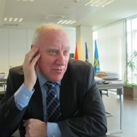 Blanco defiende retomar la ley de exclusividad médica y cree que "la sociedad debe decidir"