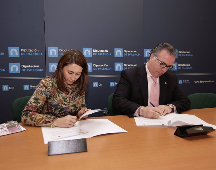 Firma del acuerdo de apoyo a las cofradías de Palencia