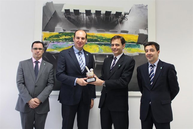 Los responsables del SES reciben el premio de Correo Farmacéutico