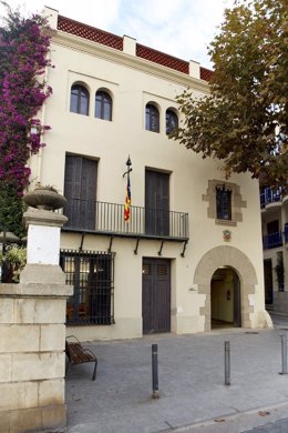 Edificio donde se ubica la biblioteca de Sant Pol de Mar