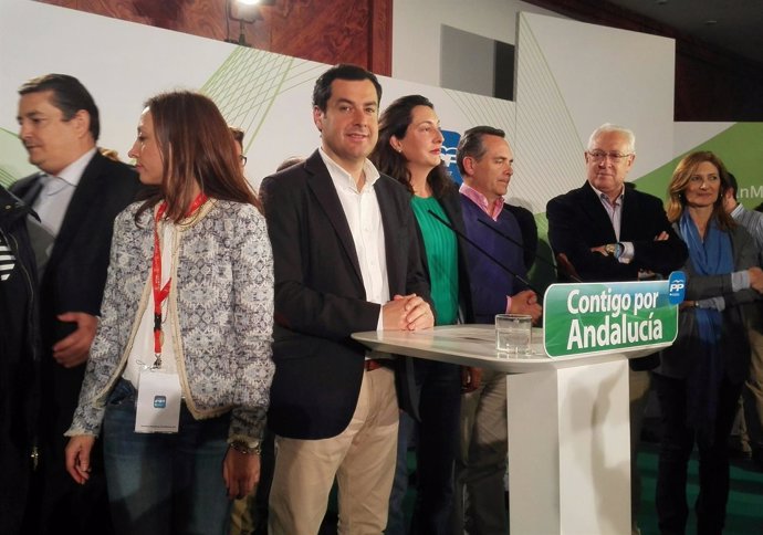 Moreno comparece ante los periodistas en la noche electoral
