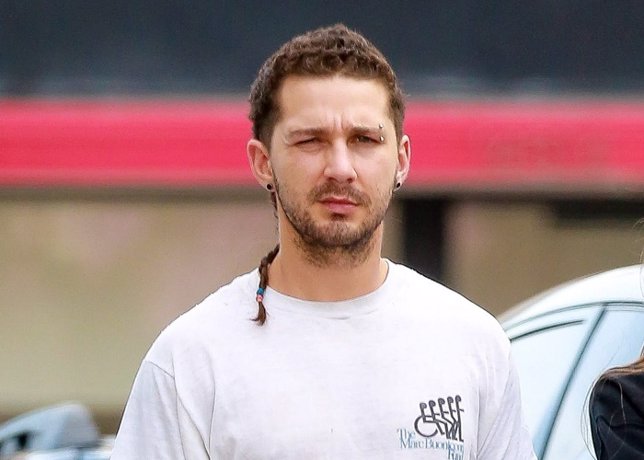 Shia LaBeouf retiran los cargos contra él si no se mete en lios en seis meses 