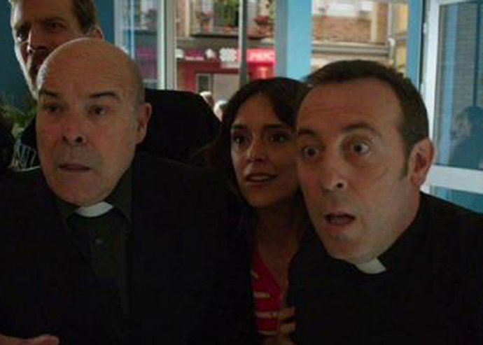 ANTONIO RESINES VUELVE A TELECINCO CON AQUÍ PAZ Y DESPUÉS GLORIA 