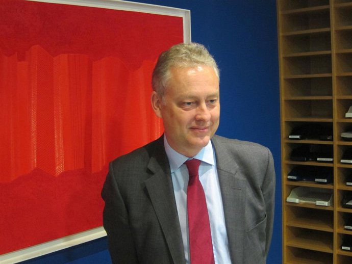 El embajador británico, Simon Manley, en su reunión con empresarios asturianos.