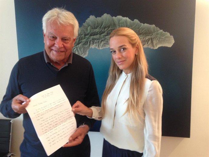 Felipe González y Lilian Tintori
