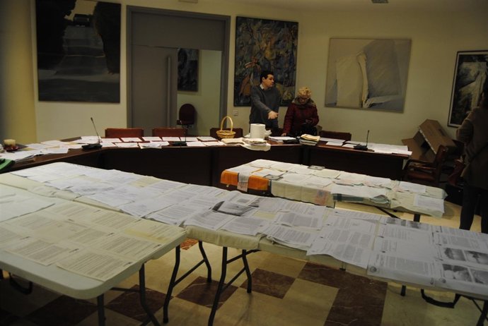 Documentación secándose en mesas