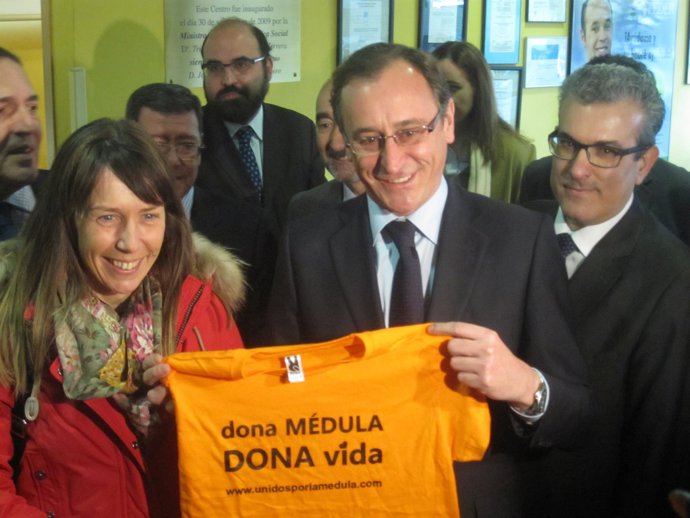 Alfonso Alonso en su visita al CREER de Burgos