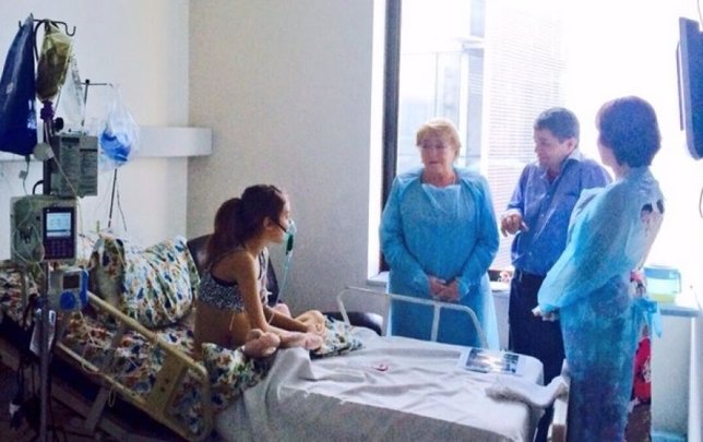 Michelle Bachelet visita a Valentina Maureira