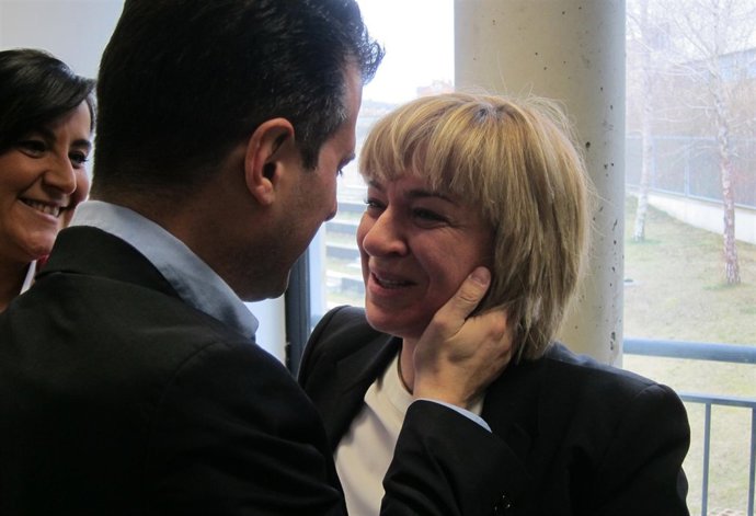 Luis Tudanca saluda a Elena Diego