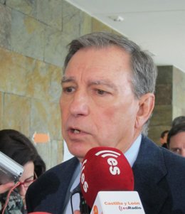 El consejero de Educación, Juan José Mateos