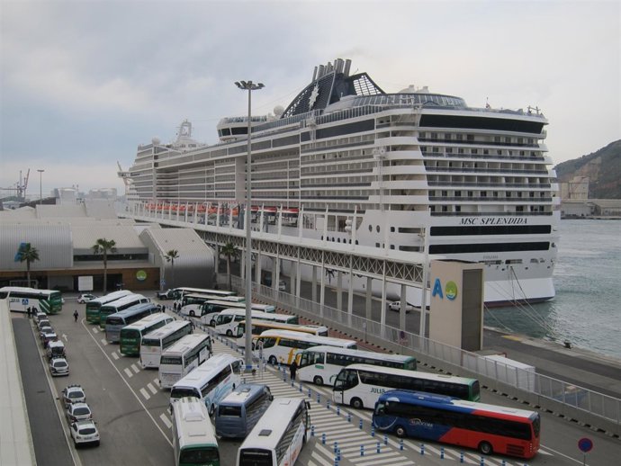 MSC Splendida regresado de Túnez