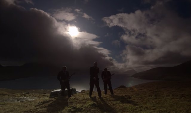 Una banda metal grabó su vídeo-clip durante el eclipse solar en las Feroe 