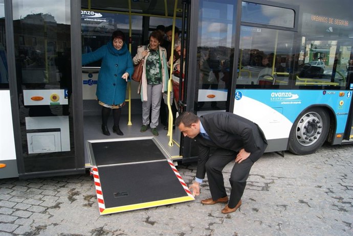 Uno de los nuevos autobuses