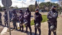 La Policía corta el paso a estudiantes en la avenida Complutense