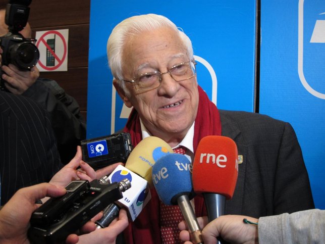 El 'padre Ángel' antes de participar en Foro del PP