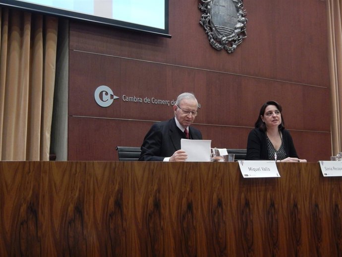 El presidente de la Cámara de Barcelona, M.Valls, y la t. De alcalde, S.Recasens