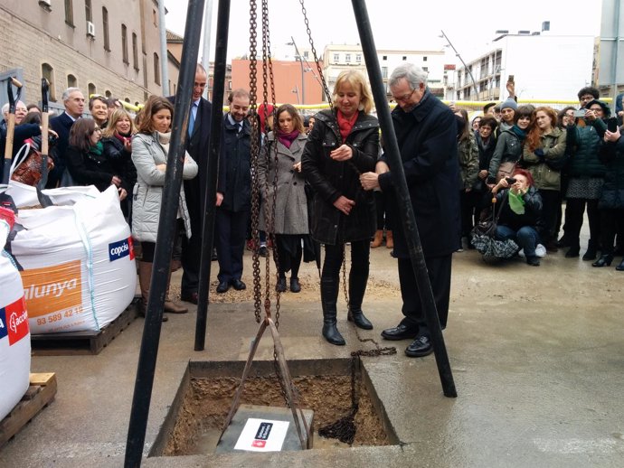 Xavier Trias y Gemma Amat colocan la primera piedra de la nueva Escola Massana