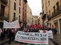 Cientos de estudiantes salmantinos salen a la calle para mostrar su rechazo al '3+2' en la Educación Superior