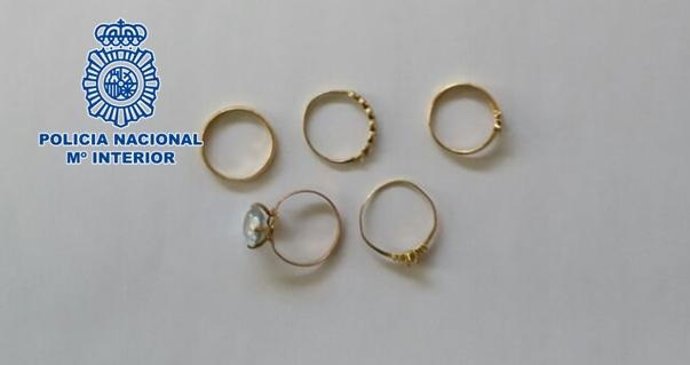 Los anillos de la Virgen de la Soledad recuperados tras el robo