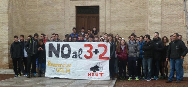 Estudiantes de la UCLM en Toledo protestando por el Decreto 3+2