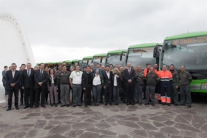 Presentación de la nueva flota de guaguas de Titsa