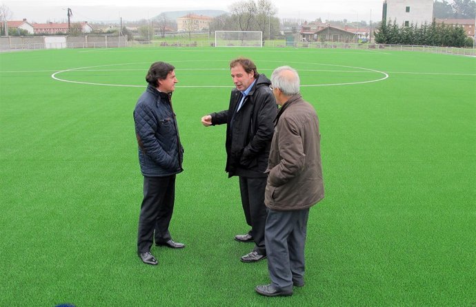 Rodríguez visitas las instalaciones del campo de fútbol de Polanco