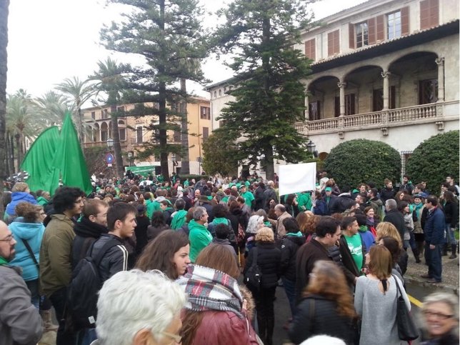 Concentración ante el Consolat de Mar