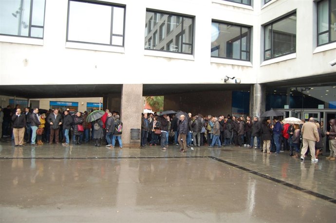 Minuto de silencio por  Germanwings en la sede de UGT de Catalunya