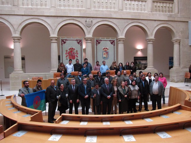 Día Internacional Gitanos en el Parlamento riojano