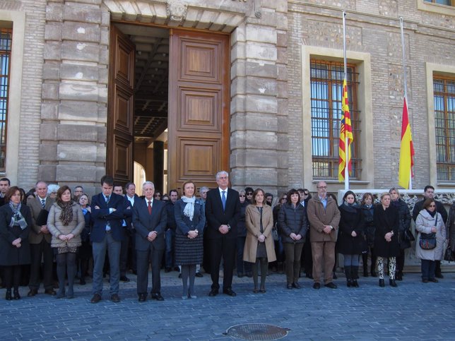 Minuto de silencio en el Gobierno de Aragón en recuerdo a las víctimas
