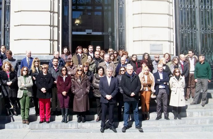 Minuto silencio por accidente aéreo marzo 2015