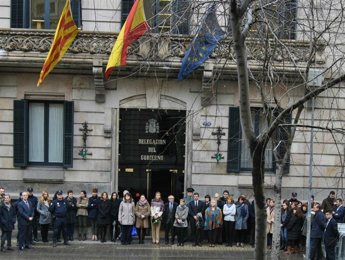 Minuto de silencio ante la Delegación del Gobierno
