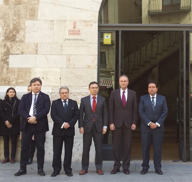 Instituciones valencianas guardan un minuto de silencio 