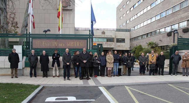 Minuto de silencio ante la Delegación del Gobierno en CyL