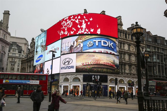 Cartel de neón de TDK en Picadilly Circus