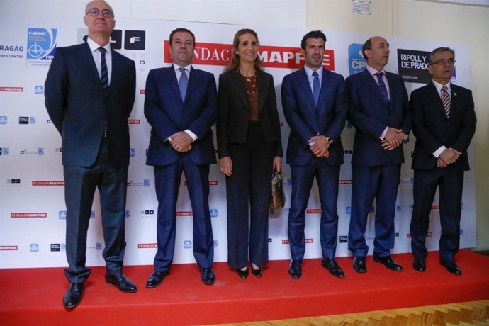 Luis Figo y la Infanta Elena en la presentación de la app CPR11