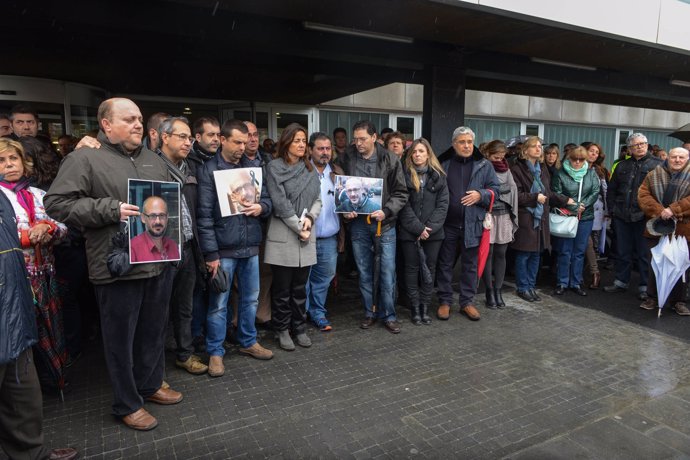 Sant Cugat celebra un minuto de silencio por la tragedia aérea en los Alpes