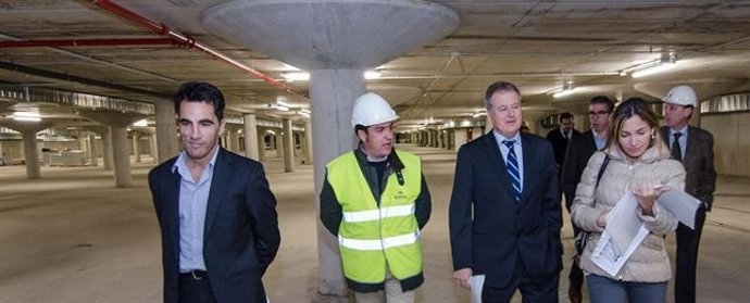 Arasti en una visita a las obras del parking del PCTCAN (Archivo)