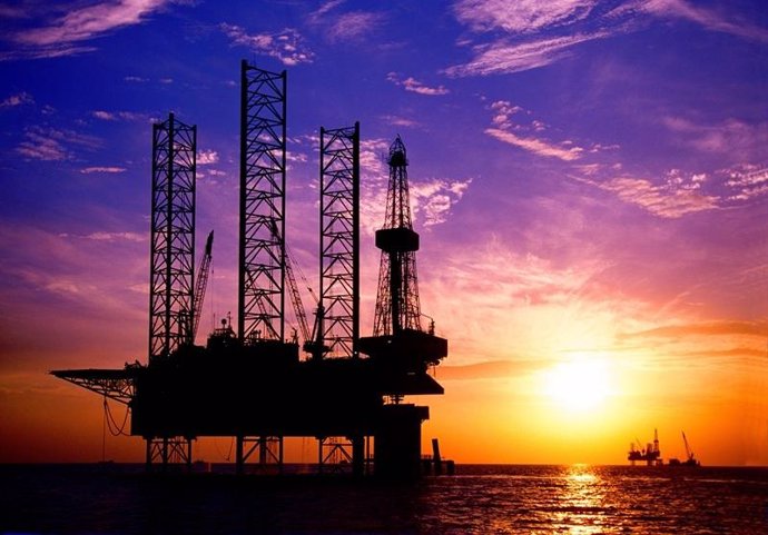 El precio del petróleo Brent alcanza máximos de dos semanas tras la crisis de Ye